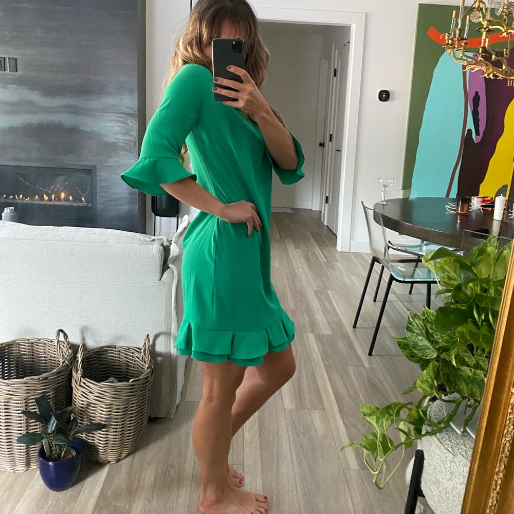 CeCe / 2 / Green ruffle dress / 3/4 length sleeve / vibrant color and SO CUTE!